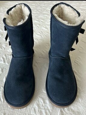 KOOLABURRA BY UGG BOOTS, Size 8, Color Navy Blue, Semi New.